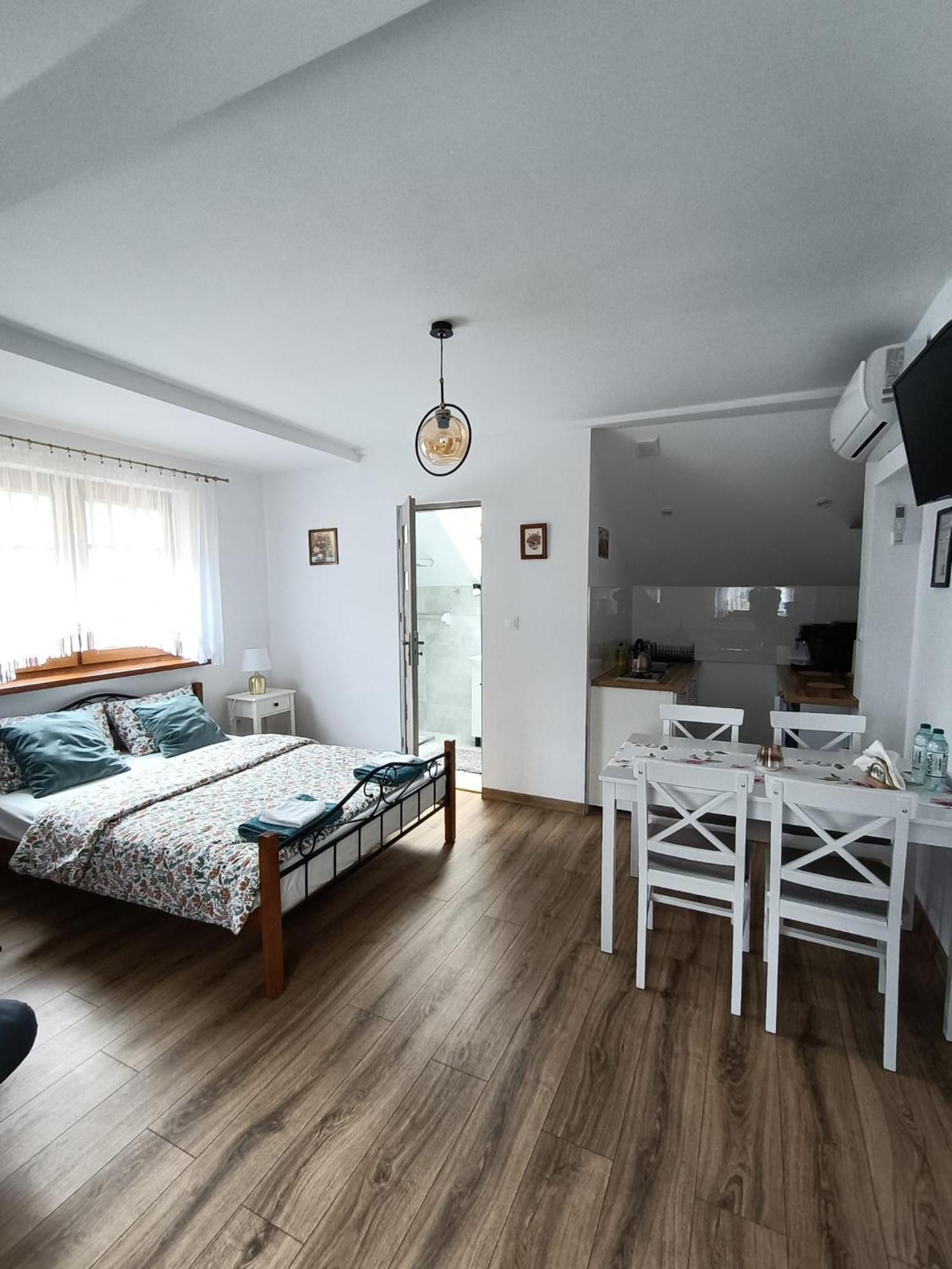 W Stodole Apartment *